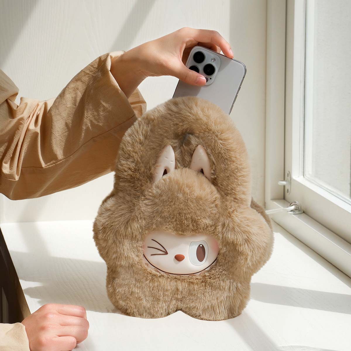 POP MART The monsters - Classic Series-Plush Doll Flower Bolsa Beige