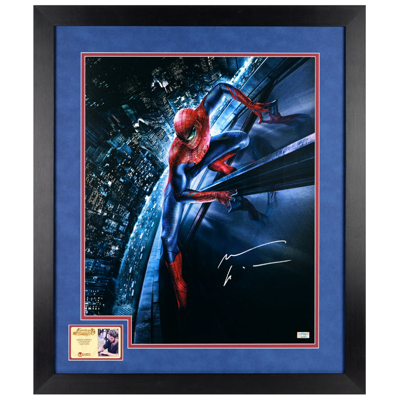 CELEBRITY AUTHENTICS - Andrew Garfield Autographed Amazing Spider-Man Cityscape 16×20 - FOTO