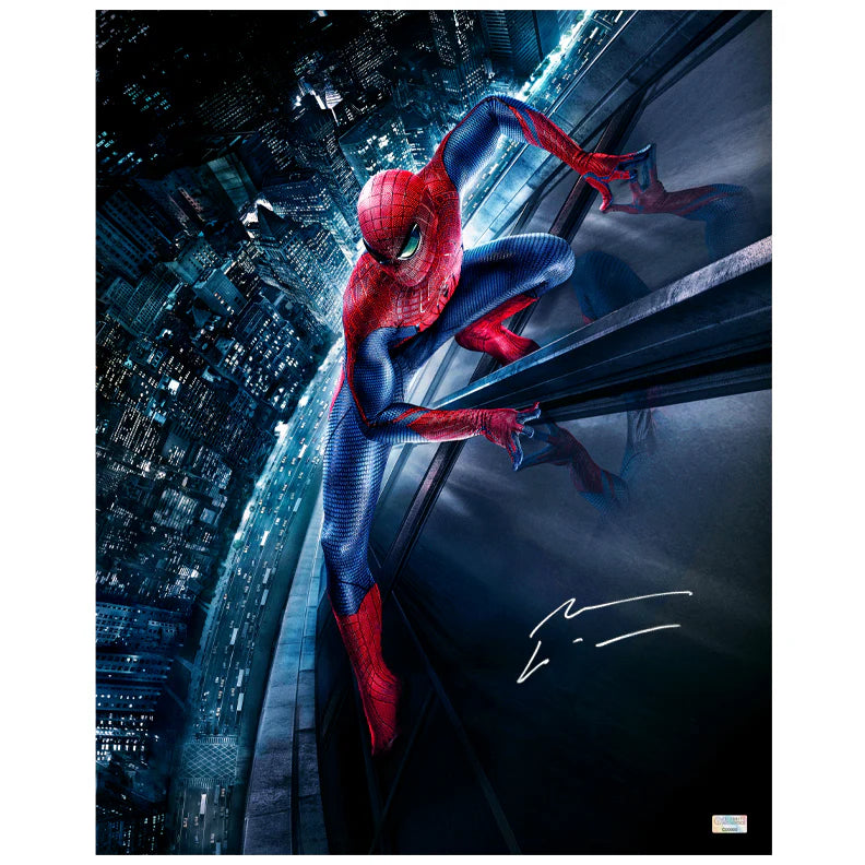 CELEBRITY AUTHENTICS - Andrew Garfield Autographed Amazing Spider-Man Cityscape 16×20 - FOTO